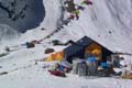 マナスル登山隊のベースキャンプより